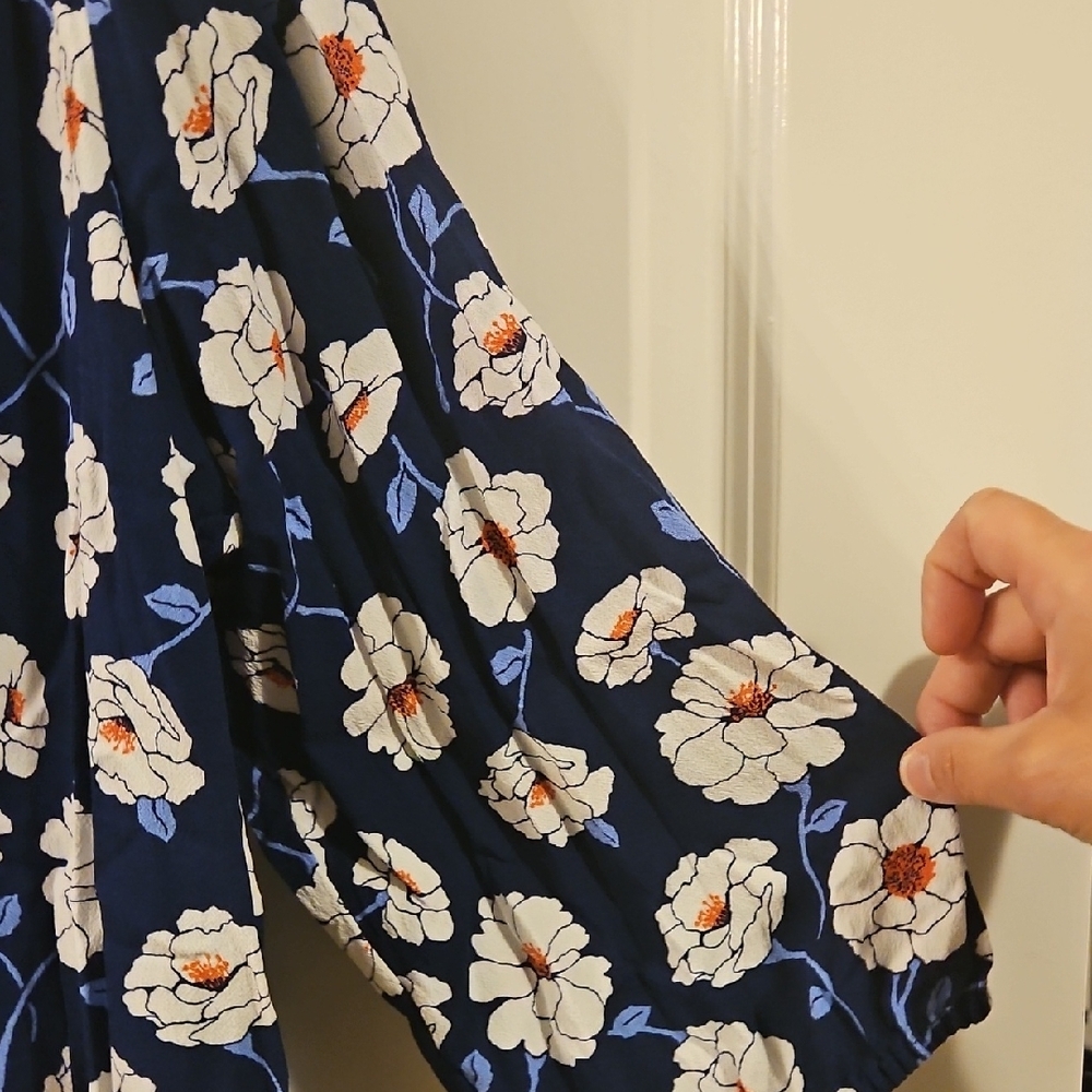 St. John's Bay 2X Navy Floral Blouse NWOT - Picture 5 of 6